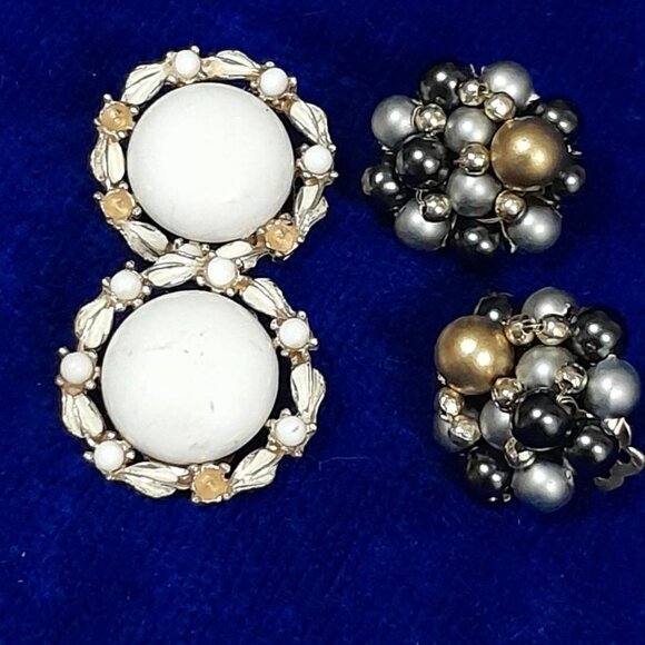 Vintage 1950 Clip on Earings - Picture 1 of 4